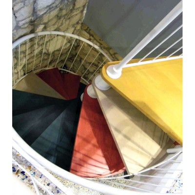 винтовая лестница с разноцветными ступенями emme-8